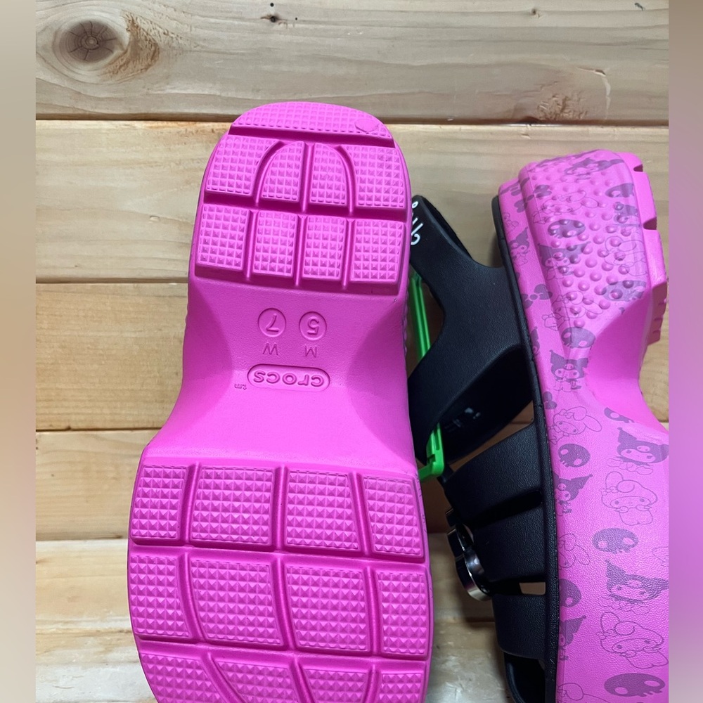 Hello Kitty Kuromi My Melody Stomp Sandals Crocs - Black / Pink - Picture 12 of 13